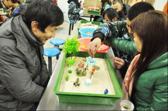 湖南春雷特训学校家庭沙盘游戏，心心相印