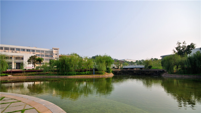 赣南师范学院